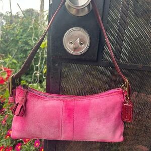 COACH 7470 Y2K Hamptons Demi Baguette Shoulder Bag pink Suede Vintage